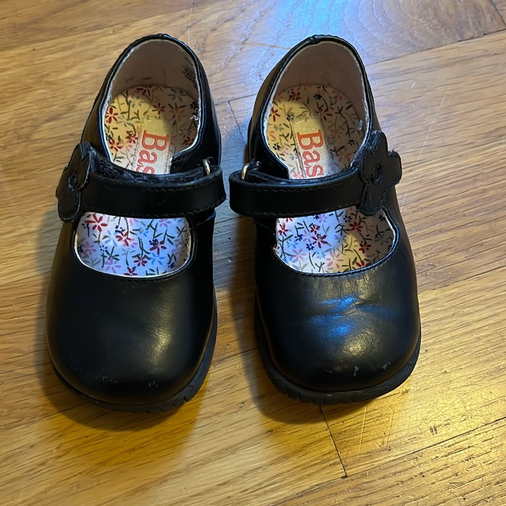 Bass Mary Jane hook and loop close black shoes